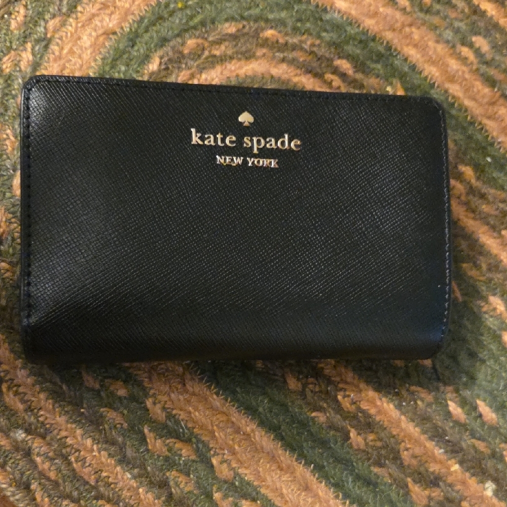 VEUC !Kate Spade Black Wallet